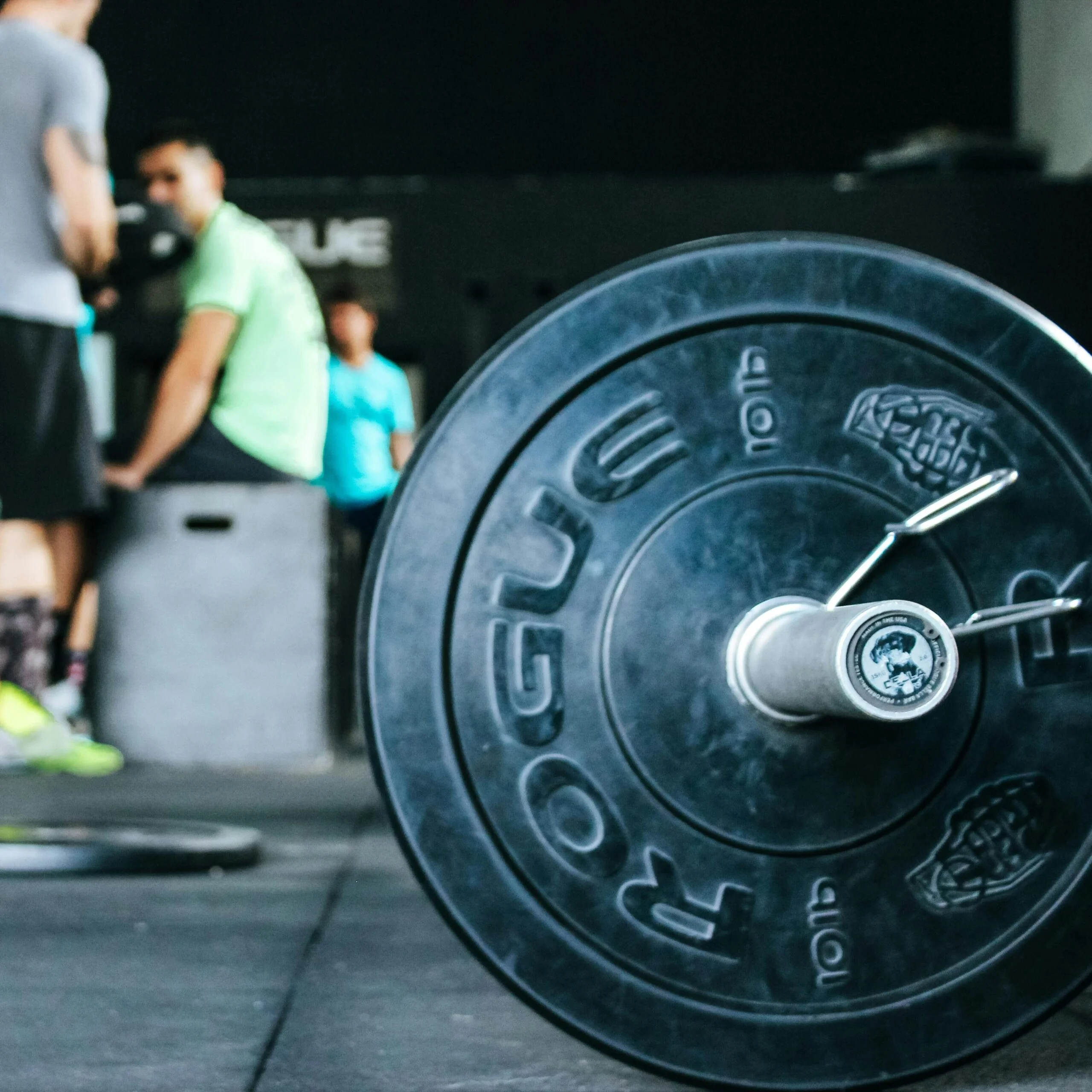 Repeticiones rápidas vs. repeticiones lentas: optimice el entrenamiento de fuerza con Spleeft 2 repeticiones rápidas, repeticiones lentas, entrenamiento de fuerza, potencia, hipertrofia, crecimiento muscular, Spleeft, mejores aplicaciones para iWatch, aplicaciones de fuerza y acondicionamiento, software para entrenadores de fuerza y acondicionamiento, velocidad de la barra, entrenamiento basado en la velocidad, coordinación neuromuscular, fuerza explosiva, tiempo bajo tensión, perfiles de carga-velocidad, información en tiempo real