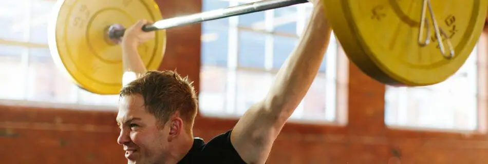 PR, récord personal, PB, mejor marca personal, levantamiento de pesas, fitness, gimnasio, entrenamiento PR, ejercicio PR, métricas PR, cálculos PR, progresión PR, Spleeft, velocidad con barra, altura de salto, RSI-Mod, velocidad pico, sobrecarga progresiva, ejercicios de rendimiento máximo, planificación de recuperación, PR de levantamiento de pesas, sentadilla, press de banca, peso muerto, PR de cardio, correr, PR de altura de salto, PR de repetición, PR basados en tiempo, PR basados en potencia, seguimiento de PR, rechazo de PR, aceptación de PR, niveles de PR, repetición máxima estimada, ER, progresión PR, logro de PR, intentos de PR, tasa de rechazo de PR, programa de entrenamiento, preparación para PR, aplicación Spleeft, herramientas de seguimiento de PR, entrenamiento PR, sobrecarga progresiva, objetivos de PR, hitos de PR, razones de rechazo de PR, fracaso de PR, recuperación de PR, éxito de PR, seguimiento de PR, PR en fitness
