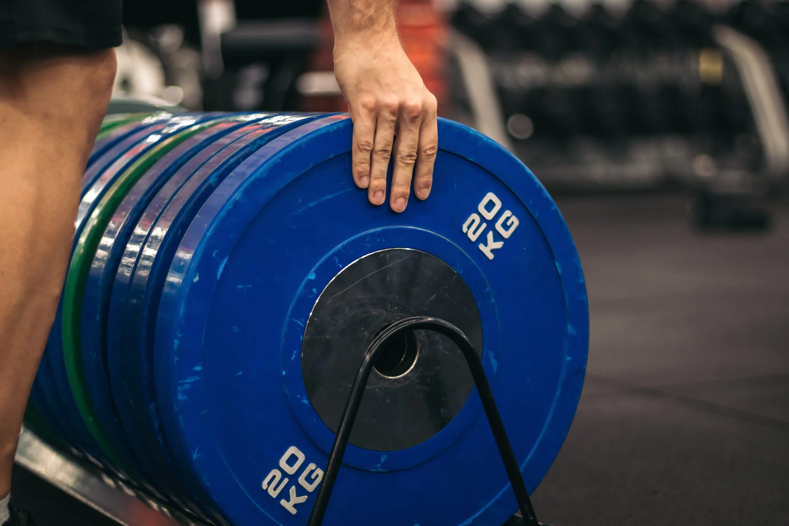 RPE Powerlifting e allenamento basato sulla velocità: Quale funziona meglio? 1 Allenamento basato su RPE-Powerlifting-vs Velocità