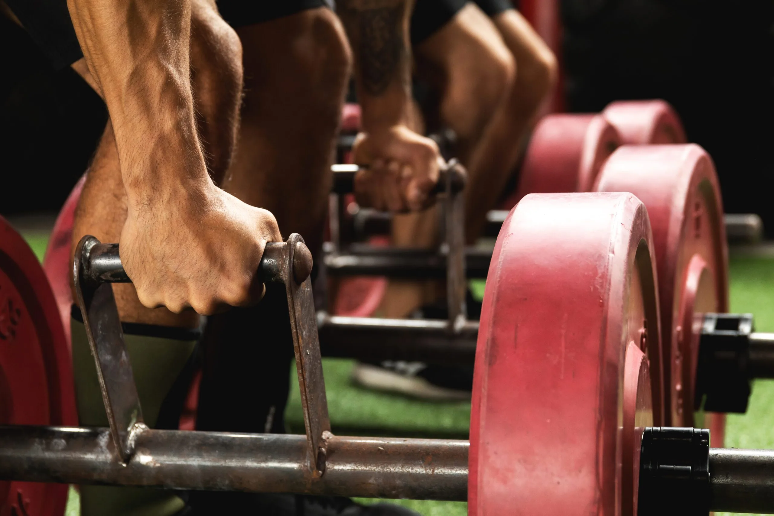 RPE Powerlifting e allenamento basato sulla velocità: Quale funziona meglio? 3 Allenamento basato su RPE-Powerlifting-vs Velocità