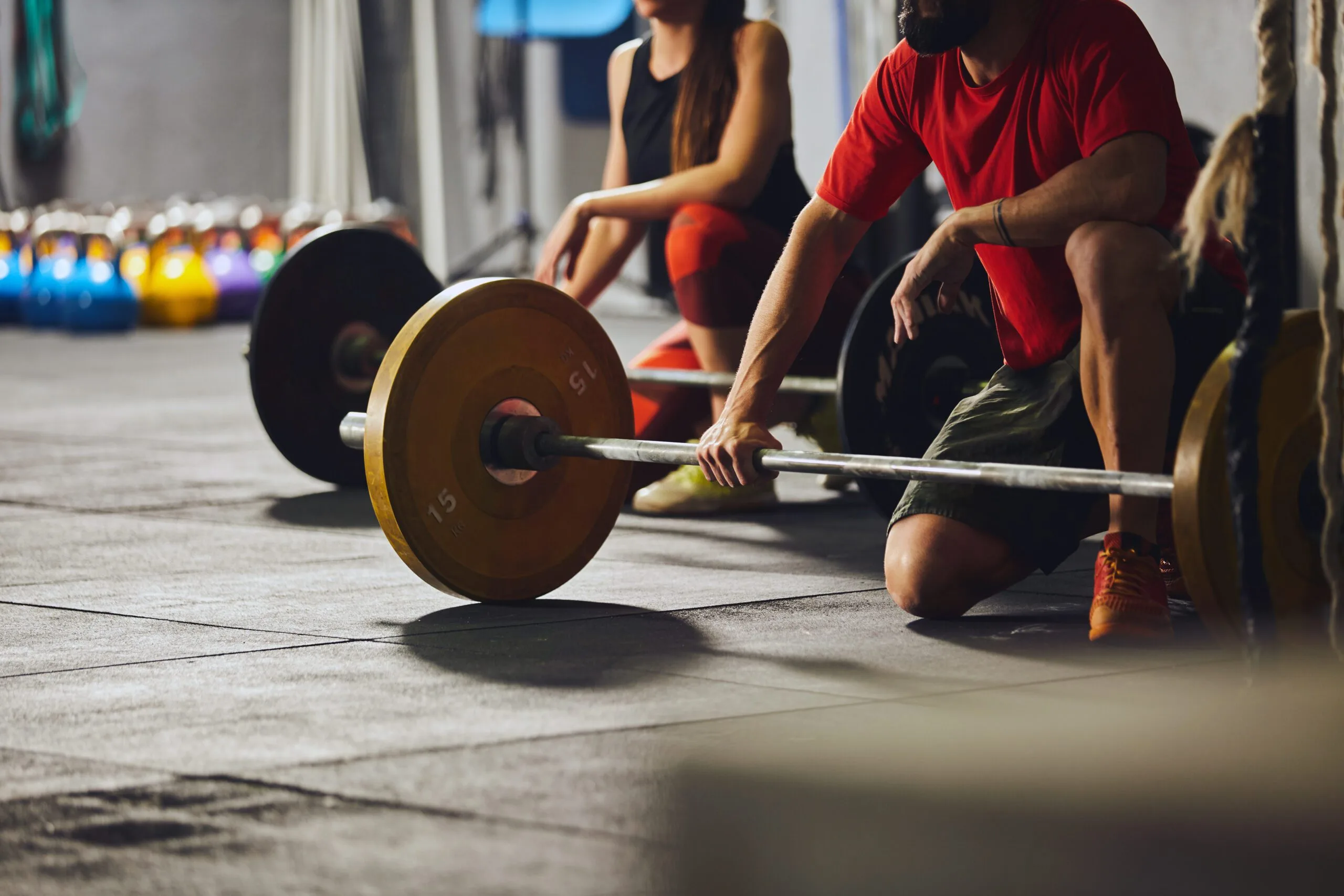 RPE Powerlifting e allenamento basato sulla velocità: Quale funziona meglio? 2 Allenamento basato su RPE-Powerlifting-vs Velocità
