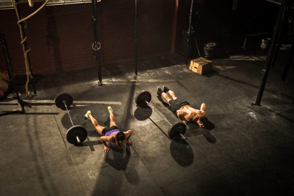 Raw Powerlifting vs Equipado: Guía completa de entrenamiento, Raw Powerlifting vs Equipped: Guía completa de entrenamiento Raw Powerlifting Equipped 1024x683 - Raw Powerlifting vs Equipped: Complete Training Guide